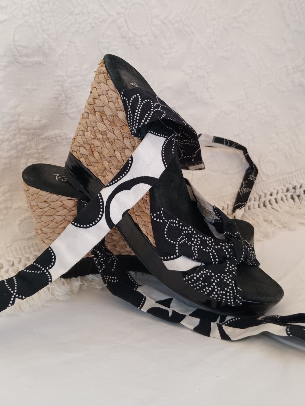 Very Volatile Black & White Lace-Up Espadrille Wedge Sandals Floral High Heels - Picture 10 of 10